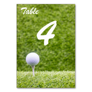 Tarjeta De Mesa Pelotas de golf en tee sobre hierba verde