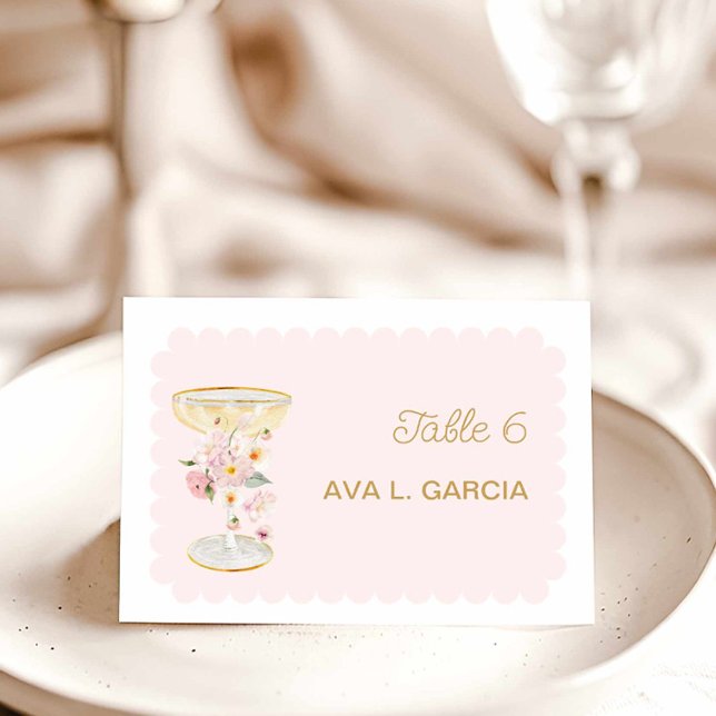 Tarjeta De Mesa Petales y ducha de novia del Prosecco (Bubbly Pink Floral Bridal Shower Table Name Card)