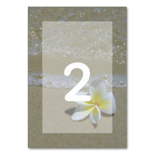 Tarjeta De Mesa Plumeria Frangipani En El Boda De Arena