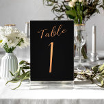 Tarjeta De Mesa purpurina de cobre negro y elegante número de tabl<br><div class="desc">Tarjeta de la mesa de recepción de boda de escritura de escritura de caligrafía de Relieve metalizado metálico de cobre falso. El color de fondo azul marino de medianoche es editable. Puede cambiarlo después de seleccionar el botón PERSONALIZAR FURTHER. Puede encontrar toda la gama de números ( 1 - 50)...</div>
