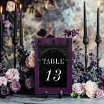 Tarjeta De Mesa Raven negro gótico y Boda morado de arco negro<br><div class="desc">Transportar a sus huéspedes a un mundo de elegancia oscura y encantadora con nuestra vintage tarjeta de boda gótica. El profundo y envejecido fondo morado real prepara el terreno para un sorprendente contraste, a medida que el texto en negrita blanco emerge de intrincados cuadros de texto en negro. En el...</div>