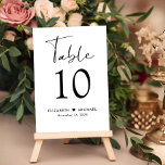 Tarjeta De Mesa Recepción de boda con guión de moda<br><div class="desc">Cartel de número de la mesa de la recepción de bodas de moda con "Table" en un guión moderno y elegante, el número de la tabla en la tipografía serif clásica, sus nombres unidos por un corazón y la fecha de recepción. Cree cada signo de número de tabla y añada...</div>