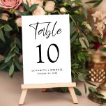 Tarjeta De Mesa Recepción de boda moderna<br><div class="desc">Signo de número de la mesa de recepción de boda moderna con "Table" en un guión de moda, el número de tabla en una tipografía serif elegante, y sus nombres y la fecha de recepción en tipografía simple. Cree cada número de tabla individualmente y añada a su carrito de compras...</div>