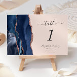 Tarjeta De Mesa Rosa azul de la Marina moderna  de oro Agate Rubor<br><div class="desc">El borde izquierdo de esta elegante y moderna tarjeta boda número de mesa cuenta con un borde de batida color azul marino recortado con un falso purpurina de oro rosa. El texto del personalizable combina la escritura a mano gris carbón, cursiva y fuentes de copperplate en un fondo de color...</div>