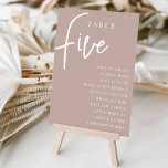 Tarjeta De Mesa Rosa Taupe Tabla con guiones de mano CINCO   Nombr<br><div class="desc">Las tarjetas de número de tabla simples y de moda en color rosa de color de tierra y blanco hacen una declaración elegante en su boda o evento. Las funciones de diseño "table [number]" se encuentran en una mezcla impresionante de letras clásicas de sif y manuscritas, con nombres de invitados...</div>