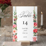 Tarjeta De Mesa Roses rosados de color acuático romántico<br><div class="desc">Columnas elegantes de rosas vivos de color rosa y azul y follaje sabroso que bordean una etiqueta en blanco central con bandas de oro de gradiente fino sobre un sutil fondo de acuarela. Incluye campos de texto editables y gráficos de texto "Table" en el tipo de letra del guión personalizado...</div>