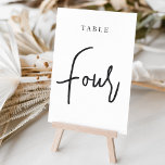 Tarjeta De Mesa Tabla con guiones de mano blanca y negra 4<br><div class="desc">Las tarjetas de número de tabla simples y de moda en blanco y negro clásicos hacen una declaración elegante en su boda o evento. Las funciones de diseño "table [number]" se encuentran en una mezcla de letras clásicas de sif y manuscritas. El diseño se repite en ambos lados. Las tarjetas...</div>