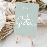 Tarjeta De Mesa Tabla con guiones de Mano Verde Pale Sage<br><div class="desc">Las tarjetas de número de tabla simples y de moda en verde y blanco Pale Sage hacen una declaración elegante en su boda o evento. Las funciones de diseño "table [number]" se encuentran en una mezcla de letras clásicas de sif y manuscritas. El diseño se repite en ambos lados. Las...</div>
