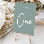 Tarjeta De Mesa Tabla de guiones de mano verde de Eucalyptus ONE<br><div class="desc">Las tarjetas de número de tabla simples y de moda en Eucalyptus Green y white hacen una declaración elegante en su boda o evento. Las funciones de diseño "table [number]" se encuentran en una mezcla de letras clásicas de sif y manuscritas. El diseño se repite en ambos lados. Las tarjetas...</div>