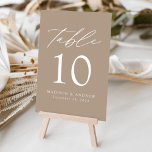 Tarjeta De Mesa Taupe Modern Elegance Boda<br><div class="desc">Tarjetas de números de tabla minimalistas y modernas con letras blancas modernas con "Table" en un guión moderno de caligrafía. El diseño presenta un fondo de color o color de color de su elección. El diseño se repite en la parte posterior. Para solicitar las tarjetas de tabla: agregue su nombre,...</div>