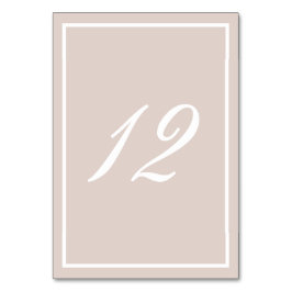 Tarjeta De Mesa Taupe y caligrafía blanca