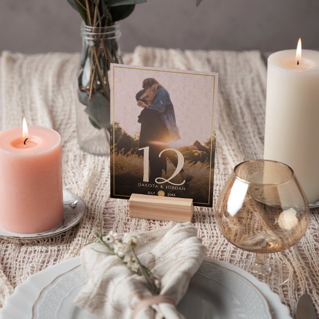 Tarjeta de mesa | Tipografía moderna y fotografía  (Table Number Mock-up)