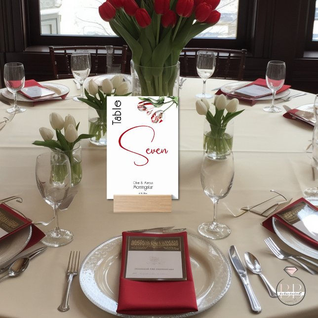 Tarjeta de mesa | Tulipanes rojos y blancos (Works wonderfully with a seating chart for guests to easily find their table - )