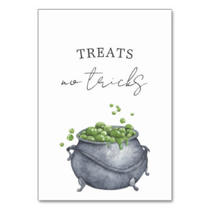 Tarjeta De Mesa Un bebé está preparando Halloween   Tratamientos y