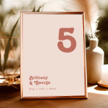 Tarjeta De Mesa Videos retro simples | Número de tabla rosa Rubor<br><div class="desc">Las simples vigas retro | el número de la mesa rosa de color rosa negro es perfecto para su boda de tonalidades de tierra antiguas. El diseño presenta una minimalista fuente hippie rústica tipo boho. La paleta de colores neutros del desierto del suroeste y las letras bohemias de mediados de...</div>