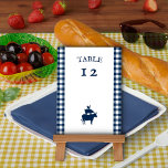 Tarjeta De Mesa Vintage BBQ Navy Blue Gingham Boda<br><div class="desc">Tarjeta de número de tabla boda con temática vintage en azul marino y blanco. Este encantador diseño rústico está decorado con letras de época y con un revestimiento tradicional en blanco y azul marino, con elementos de diseño que se adaptan a los temas de la casa de campo. El diseño...</div>