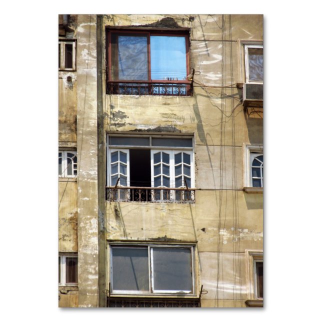 Tarjeta De Mesa Vistas a la pared con balcones y ventanas (Anverso)