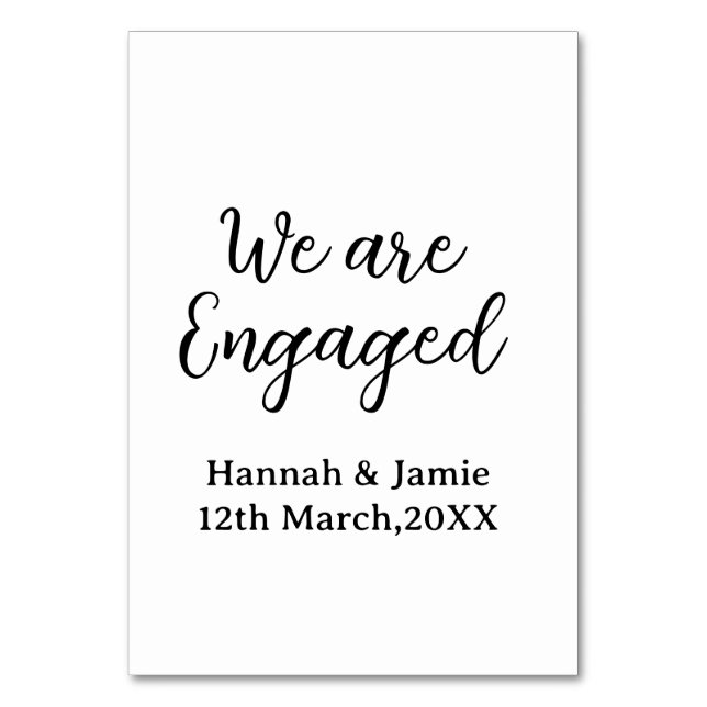 Tarjeta De Mesa We are Engaged couple name date calligraphystylish (Anverso)
