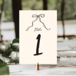 Tarjeta De Mesa Whimsical Quirky Handwriter Bow<br><div class="desc">El número de la mesa de ducha de la novia es magnífico, con un bonito arco dibujado a mano en un estilo divertido y lúdico, acompañado de un tipo de letra informal y manuscrita que capta perfectamente la emoción y la alegría de la ocasión. La señal de bienvenida viene con...</div>