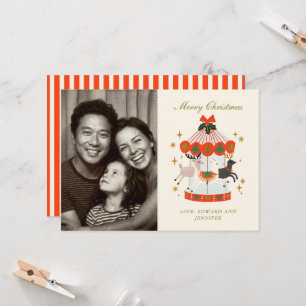 Tarjeta de Navidad caprichosa de tiovivo familiar