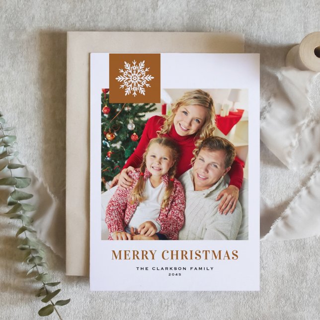 Tarjeta de Navidad con Foto de Copo de Nieve Capri (Burnt orange photo Christmas card featuring a whimsical white snowflakes.)