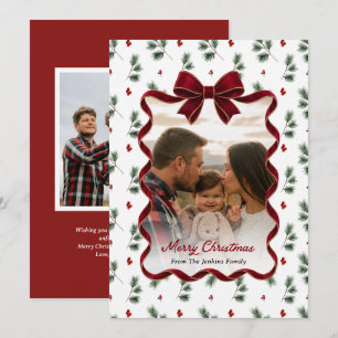 Tarjeta de Navidad con lazo rojo y vegetación inve