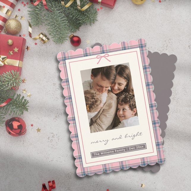Tarjeta de Navidad de Foto Familiar con Lazo de Cu (Preppy Pink Plaid Bow Family Photo Holiday Card)