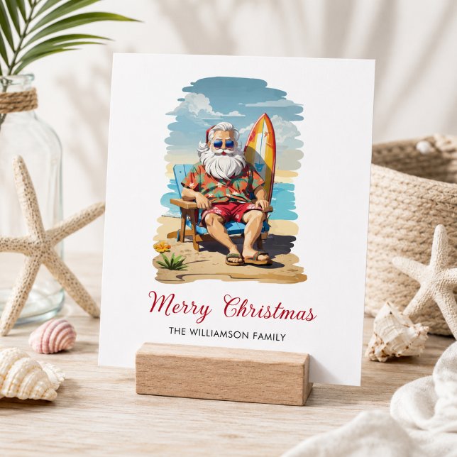Tarjeta de Navidad de Playa Surfing Santa (Add Family Name & message on reverse to customize)