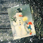 Tarjeta de Navidad Elf y Snowman Vintage<br><div class="desc">Aquí hay una linda tarjeta de Navidades de la era victoriana con la imagen de uno de los elfos de Santa sosteniendo una vela encendida para que un muñeco de nieve la vea. Diversión de celebrar las vacaciones a la antigua manera! Personalizar fácilmente el mensaje interno para que se adapte...</div>