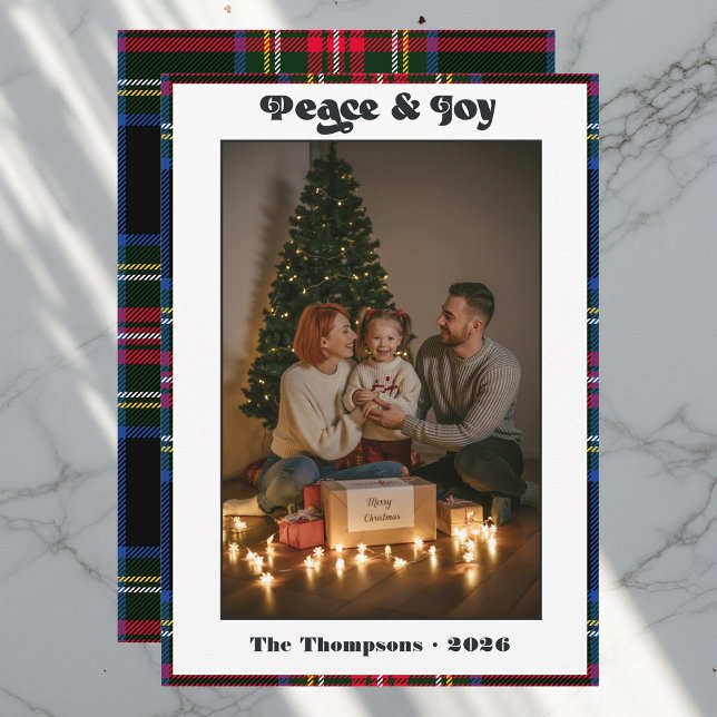 Tarjeta de Navidad familiar de cuadros en tartán d (Peace & Joy Tartan Plaid Family Christmas Photo Holiday Card)