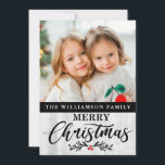 Tarjeta de Navidades de fotografía de la familia R<br><div class="desc">Tarjeta de Navidades de fotos de la moderna familia Rustic Wood Family - Qué encantadora manera de enviar sus saludos de vacaciones esta temporada. Tu foto favorita aparece en esta postal de Navidades muy especiales y la tarjeta es personalizada con tu apellido y Feliz Navidad en bonito, moderna tipografía de...</div>