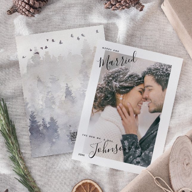 Tarjeta de Navidades de fotos con nombre de script (Married & Merry: Celebrating Love This Christmas 🎄❤️ Easily personalize with photo & deets)