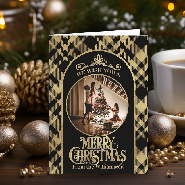Tarjeta de Navidades de fotos de los deseos de nav (Elegant black and gold Merry Christmas holiday card personalized with photo and family name)