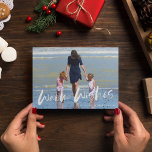 Tarjeta de Navidades fotográficos familiares Warm<br><div class="desc">Tarjeta de felicitación para navidades en un diseño fotográfico de "cálidos deseos" inspirado en la playa. Personalizado con tu foto y el nombre de tu familia. Esta tarjeta de Navidades de playa se transforma en una franja náutica azul y blanca en la parte trasera.</div>