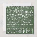 Tarjeta de Navidades fotográficos Green Chalkboard<br><div class="desc">Todo lo alegre se puede encontrar en nuestra tarjeta cuadrada de Navidades de fotos de pizarra verde con texto blanco en un fondo de pizarra verde con una cadena de mitones, luces de árbol, copos de nieve, hueso, corazones y ornamentos. ¡Puedes fácilmente personalizar esta tarjeta de fotos de Navidad con...</div>