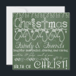 Tarjeta de Navidades fotográficos Green Chalkboard<br><div class="desc">Todo lo alegre se puede encontrar en nuestra tarjeta cuadrada de Navidades de fotos de pizarra verde con texto blanco en un fondo de pizarra verde con una cadena de mitones, luces de árbol, copos de nieve, hueso, corazones y ornamentos. ¡Puedes fácilmente personalizar esta tarjeta de fotos de Navidad con...</div>