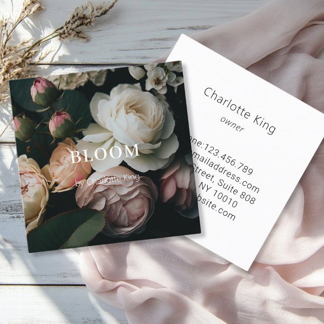 Tarjeta de negocios moderna, floral cuadrada (Modern, flower square business card.)