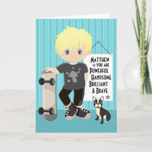 Tarjeta de niño rubio poderoso y valiente