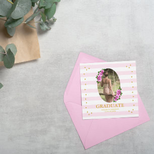 Tarjeta de nombre de graduación con rosas rosadas