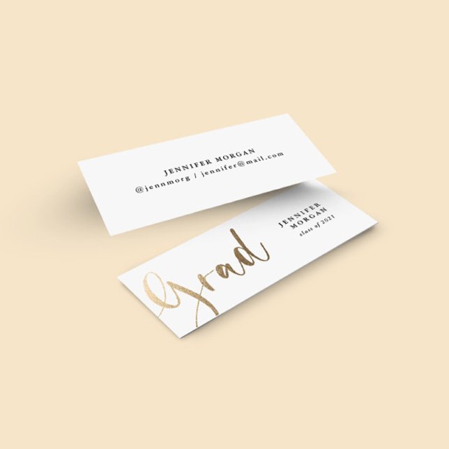 Tarjeta de nombre de graduación de guión dorado (Subido por el creador)