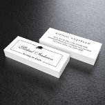 Tarjeta de nombre de graduación - Elegante tarjeta<br><div class="desc">Añade un toque de elegancia a tu invitación de graduación con esta tarjeta de inserción en blanco y negro. No sólo puedes insertar las tarjetas de nombre en los anuncios de graduación para un toque personal, sino también escribir tu información para el año siguiente en la parte trasera para poder...</div>