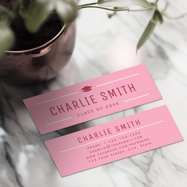 Tarjeta de nombre de graduado con tipografía moder (Pink Red Modern Typography Graduate Name Card)