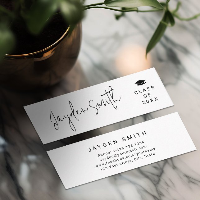 Tarjeta de nombre de graduado de script moderno si (Black Simple Modern Script Graduate Name Card)