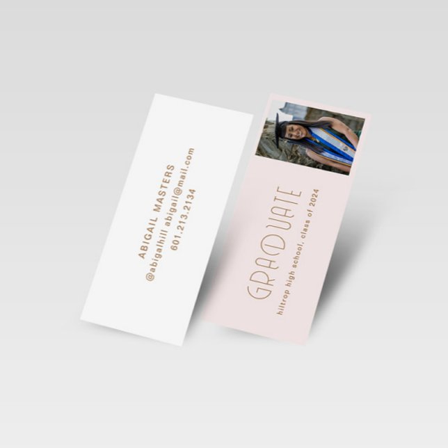 Tarjeta de nombre de graduado de tipografía modern (Subido por el creador)