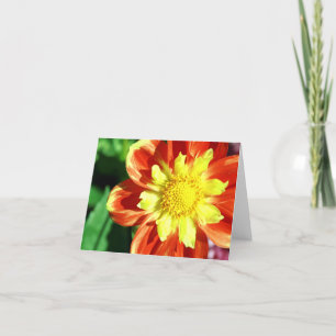 Tarjeta de nota anaranjada y amarilla de la flor