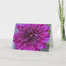 Tarjeta de nota con dahlia violeta