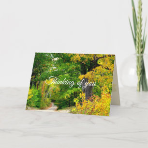 Tarjeta de nota de árboles de otoño pensando en ti