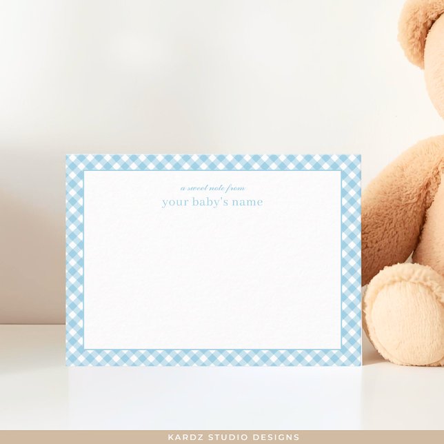 Tarjeta de nota de bebés de Gingham azul moderno (Baby note card shown in 3.5 x 2.5 inches. Add baby boy's name and choose the paper and corner style.)