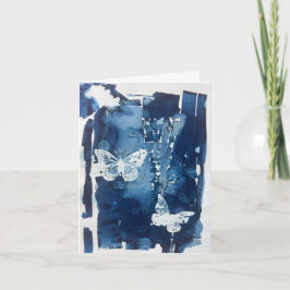 Tarjeta de nota de mariposa azul en blanco por den