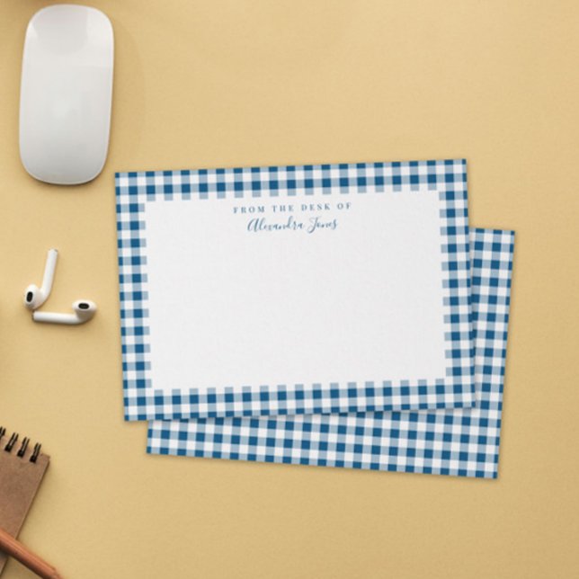 Tarjeta de nota de papelería personal de cuadros N (navy blue and white gingham check patterned flat note card stationery with personalized name text)